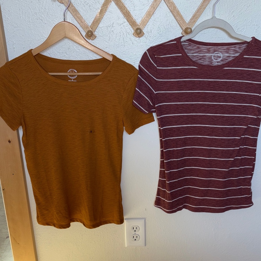 Maurices Maroon and White Ribbed Crew Neck Tee